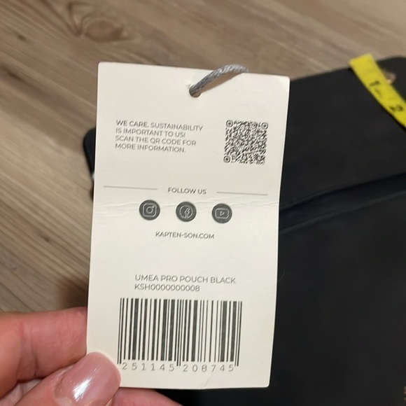 Kapten & Son Umea Pro Pouch Black 9” X 9” Vegan Leather Dust bag included - Picture 5 of 10